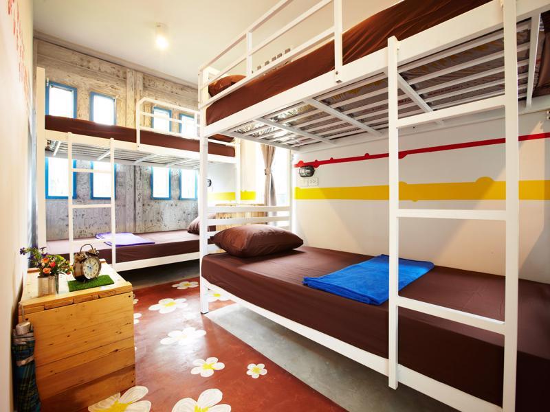 Wh Hostel Bangkok Exterior photo